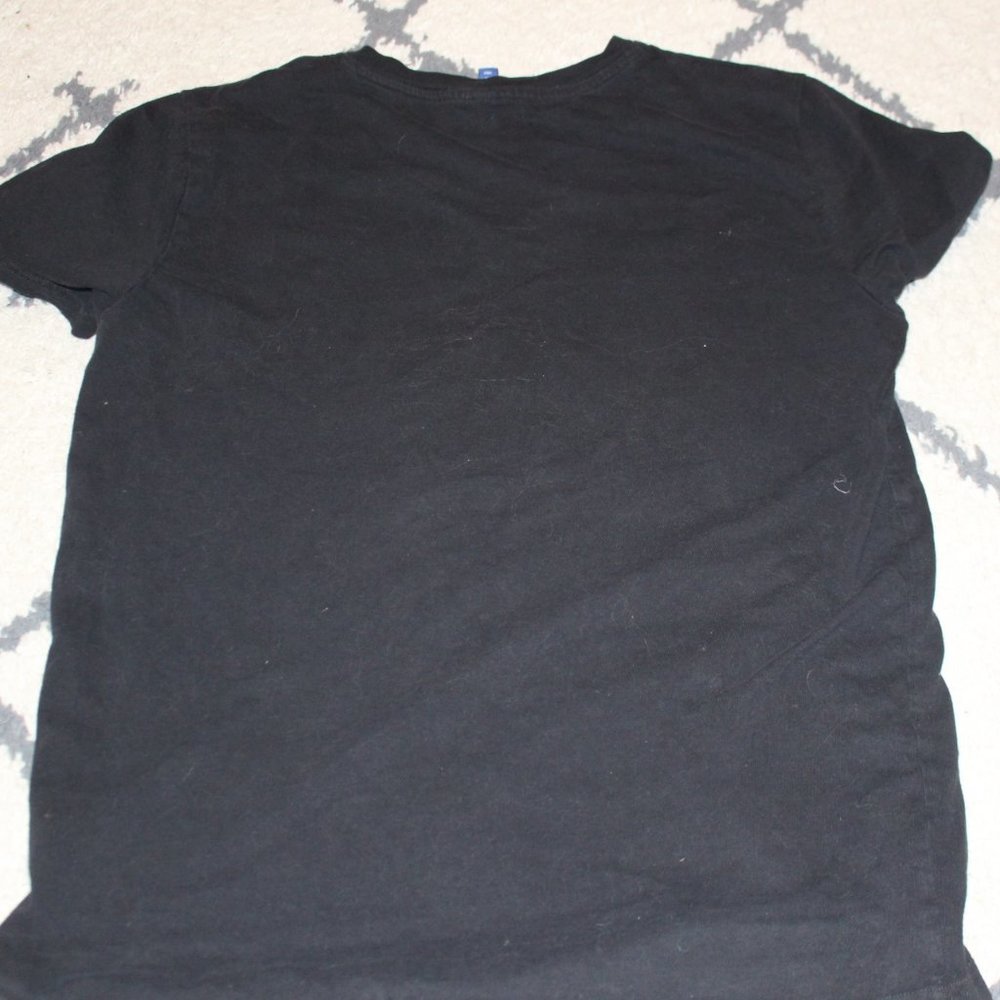 Divided V-Neck - Picture 3 of 3